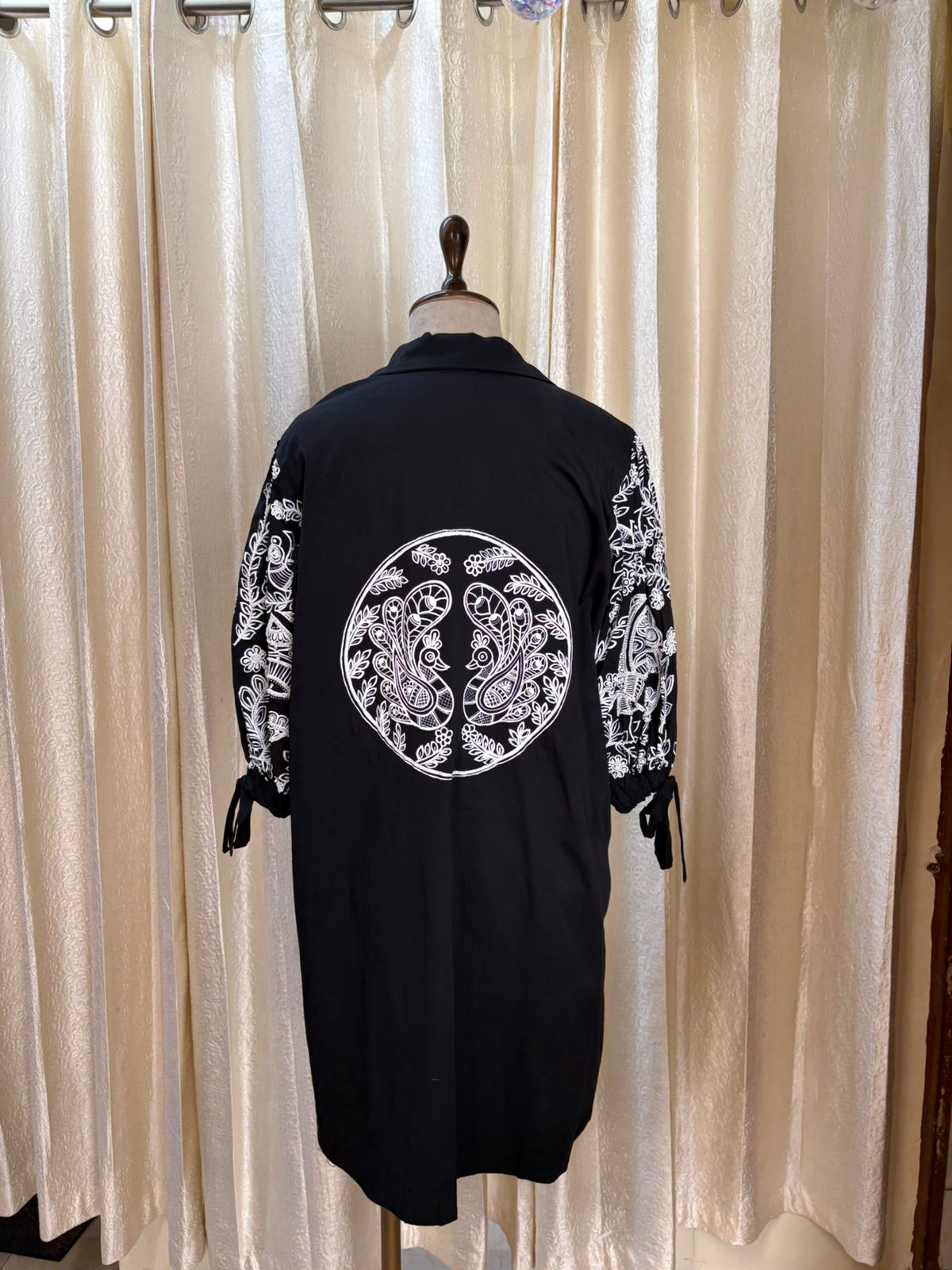 BLACK STORY TUNIC DRESS